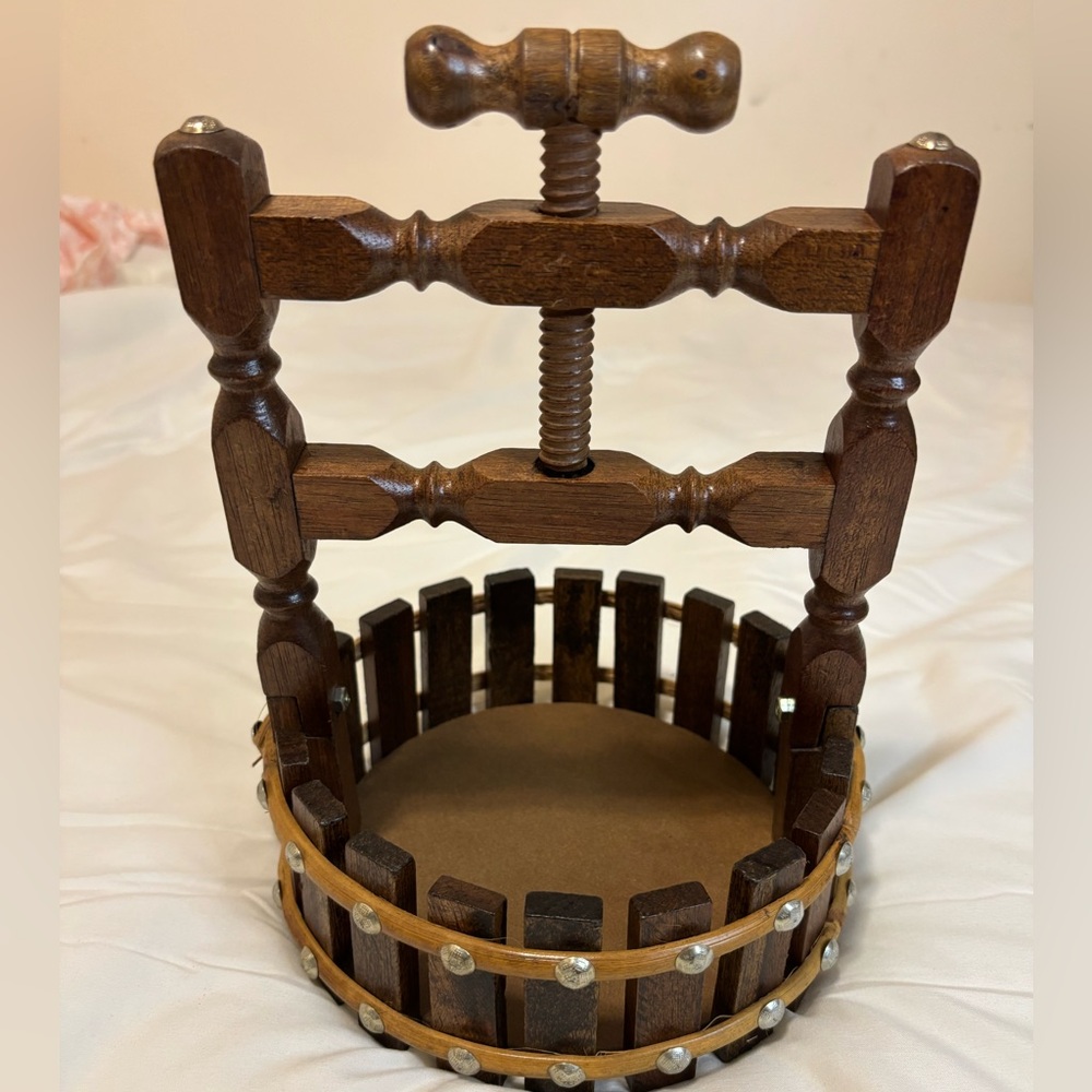 Vintage WoodSmith Wishing Well Nut Bowl & Cracker Set in Original Box